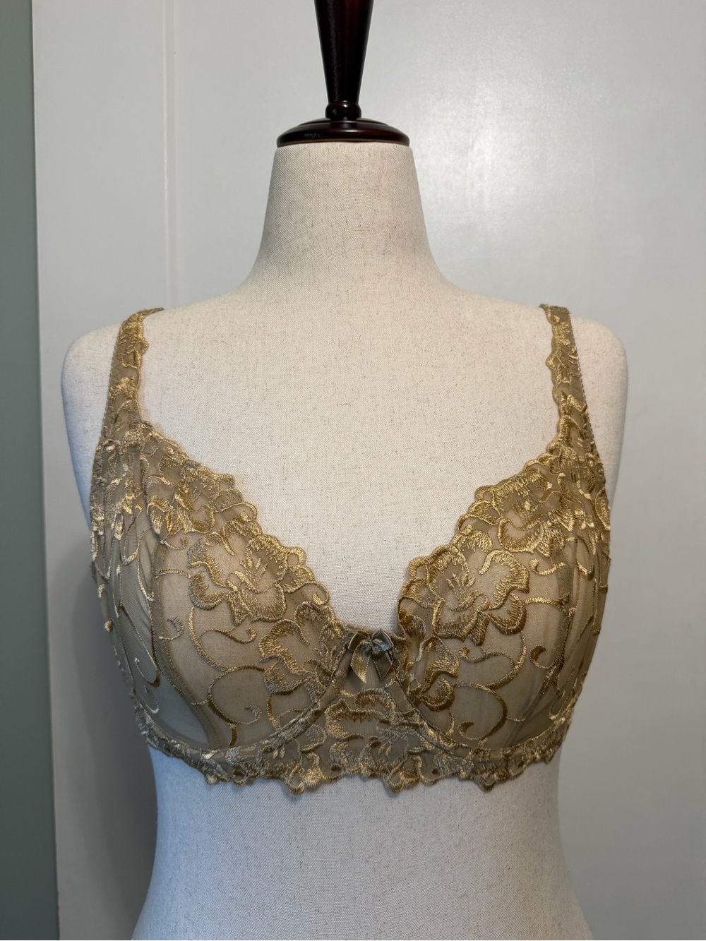 Vintage 2003 Victoria’s Secret 34D Gold Embroidered Lace Y2K Bra
